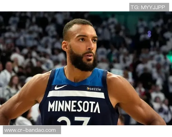 戈贝尔两年首次尝试三分球未中贡献13分12篮板展现进步决心