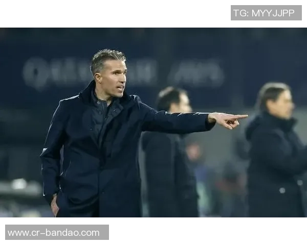 范佩西之子替补出场梅开二度却遭绝杀球队遗憾3-4落败