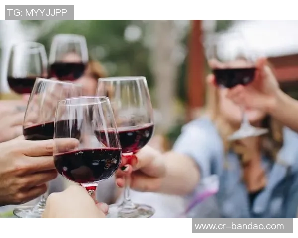 文班赛后与保罗亲密耳语击掌庆祝胜利瞬间引发热议