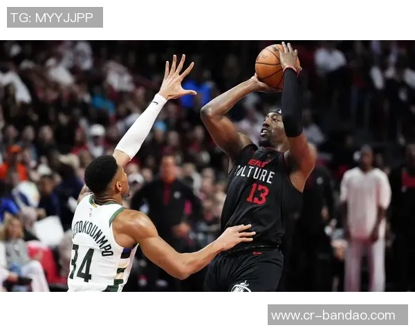 哈克斯替补出战15分钟高效表现6投5中并罚球全中狂砍20分